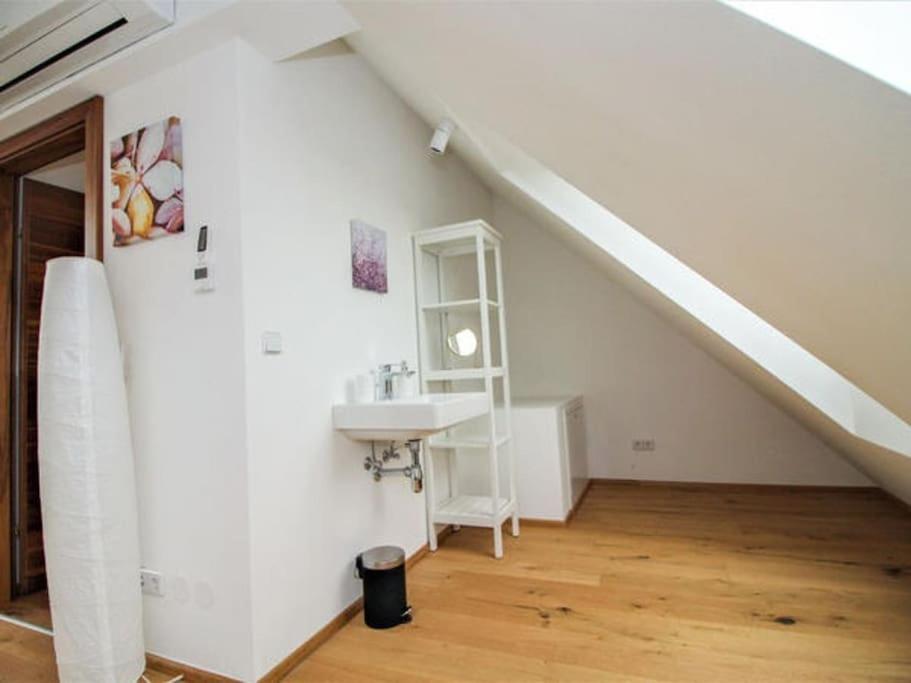 Luxury 2-Floor Rooftop Apartment With Terrace In The City Center Вена Экстерьер фото